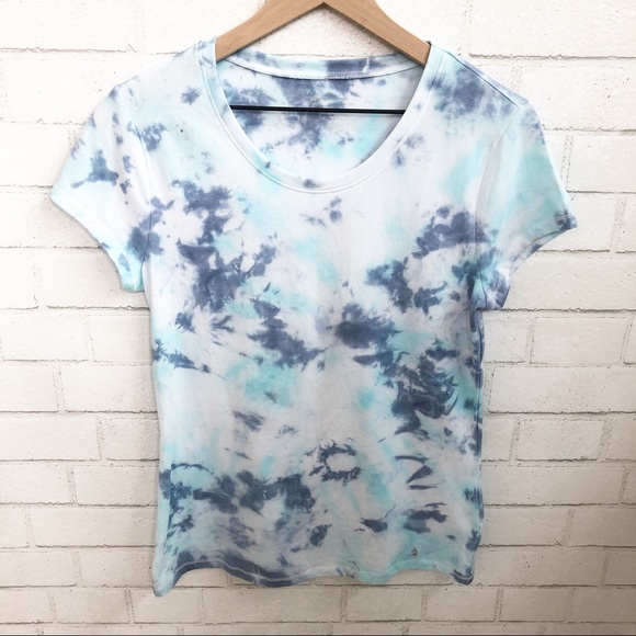 NWOT- TIE DYE Blue and White Short Sleeve Shirt - Picture 4 of 7